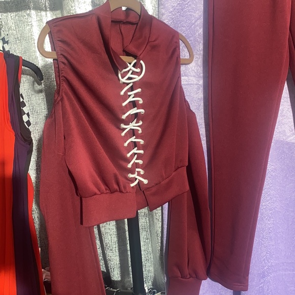 Stylish Burgundy 2pc Set - Picture 5 of 5